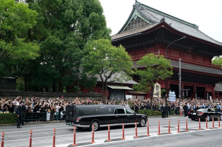 Japón, Shinzo Abe, tributo