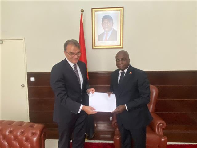 Angola embajador suizo