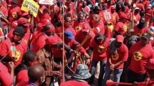 protestos-subterraneos-de-mineiros-de-empresa-sul-africana-continuam