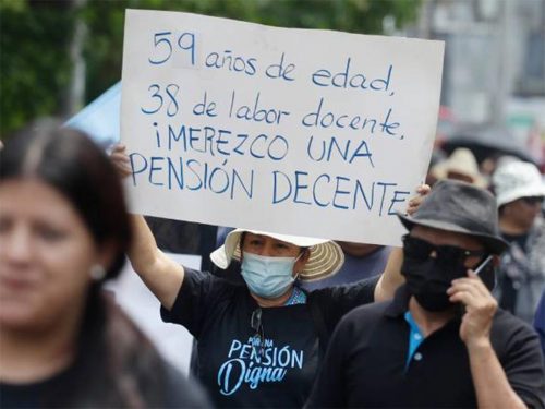 Salvador-Marcha-Docentes-500x375