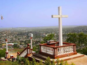 cuba-holguin-sua-loma-sua-cruz-e-suas-peregrinacoes-de-maio