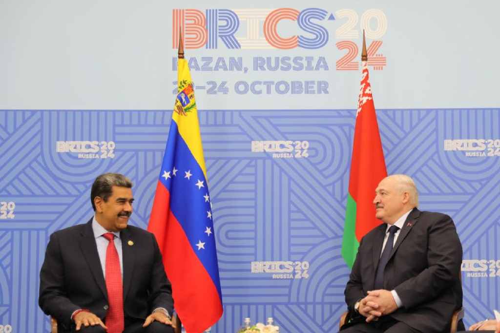 maduro-conversa-com-seus-colegas-no-contexto-da-cupula-do-brics